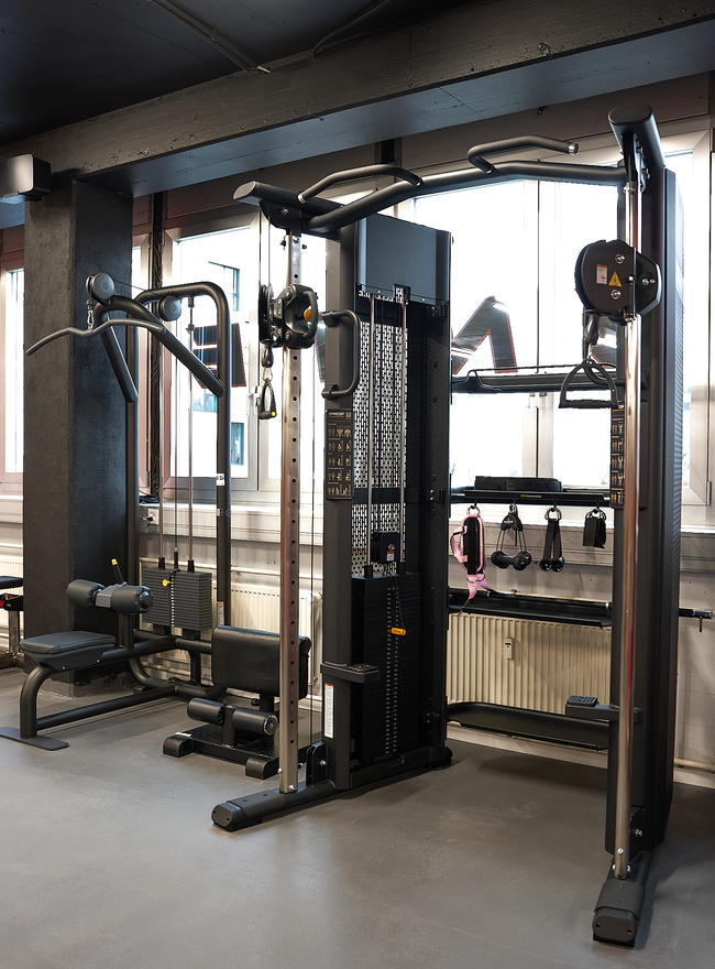 Kabelzugstation mit Trainingsgriffen